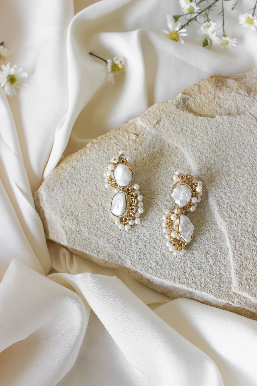Elegant bridal earrings gold
